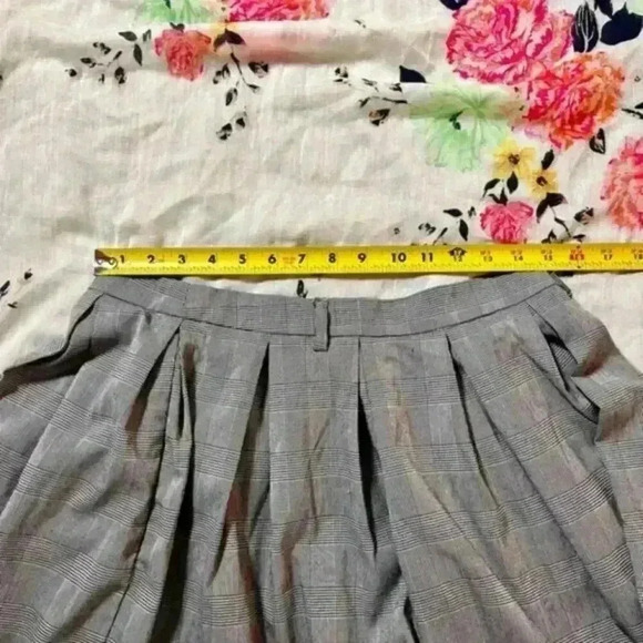 Hot Topic Skool Guirl‎ Plaid Mini Skirt w/Pockets Size Medium - Picture 3 of 6